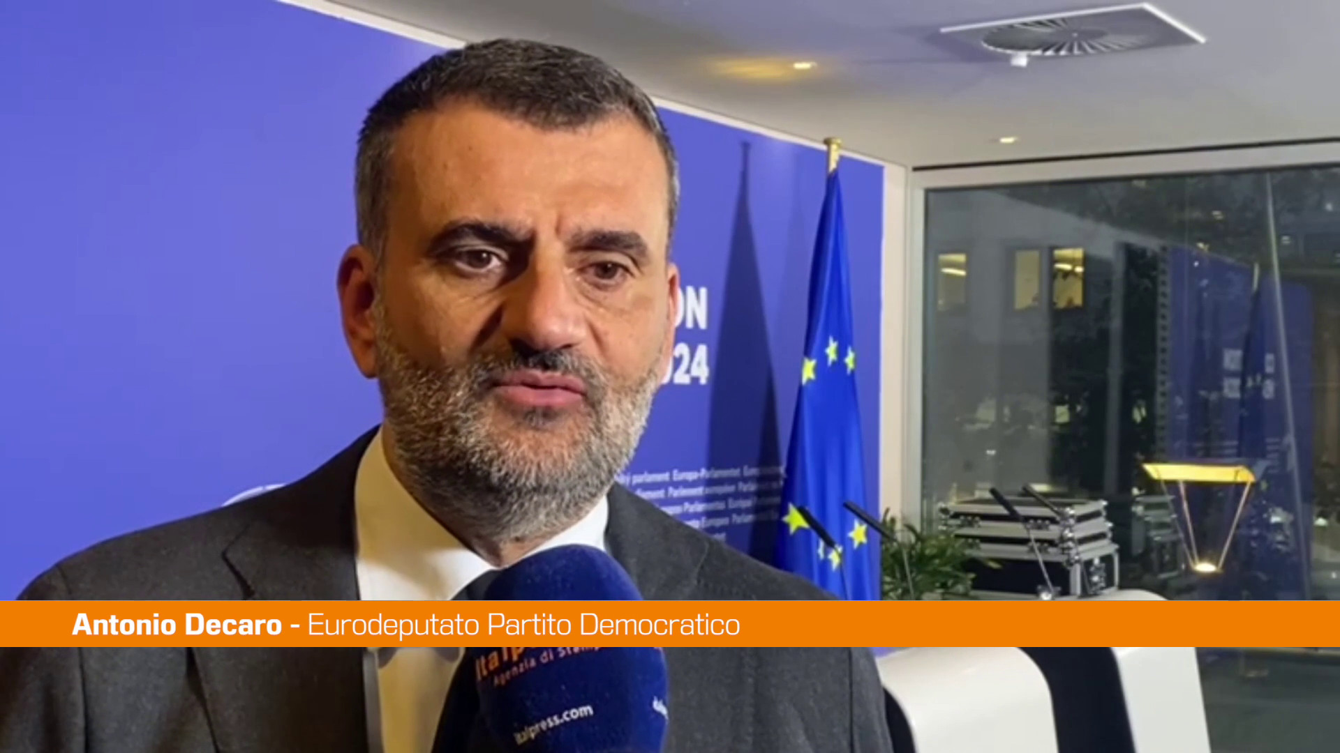 Ue, Decaro 