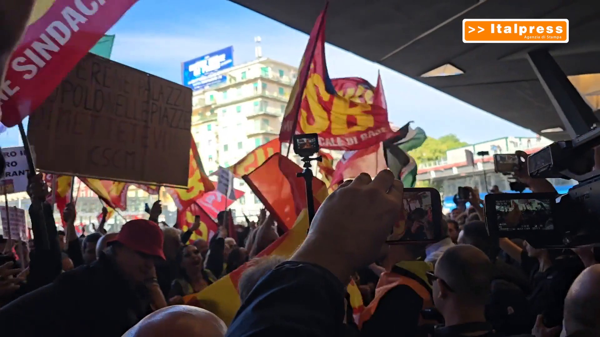 Sciopero generale, corteo Napoli al via con slogan 