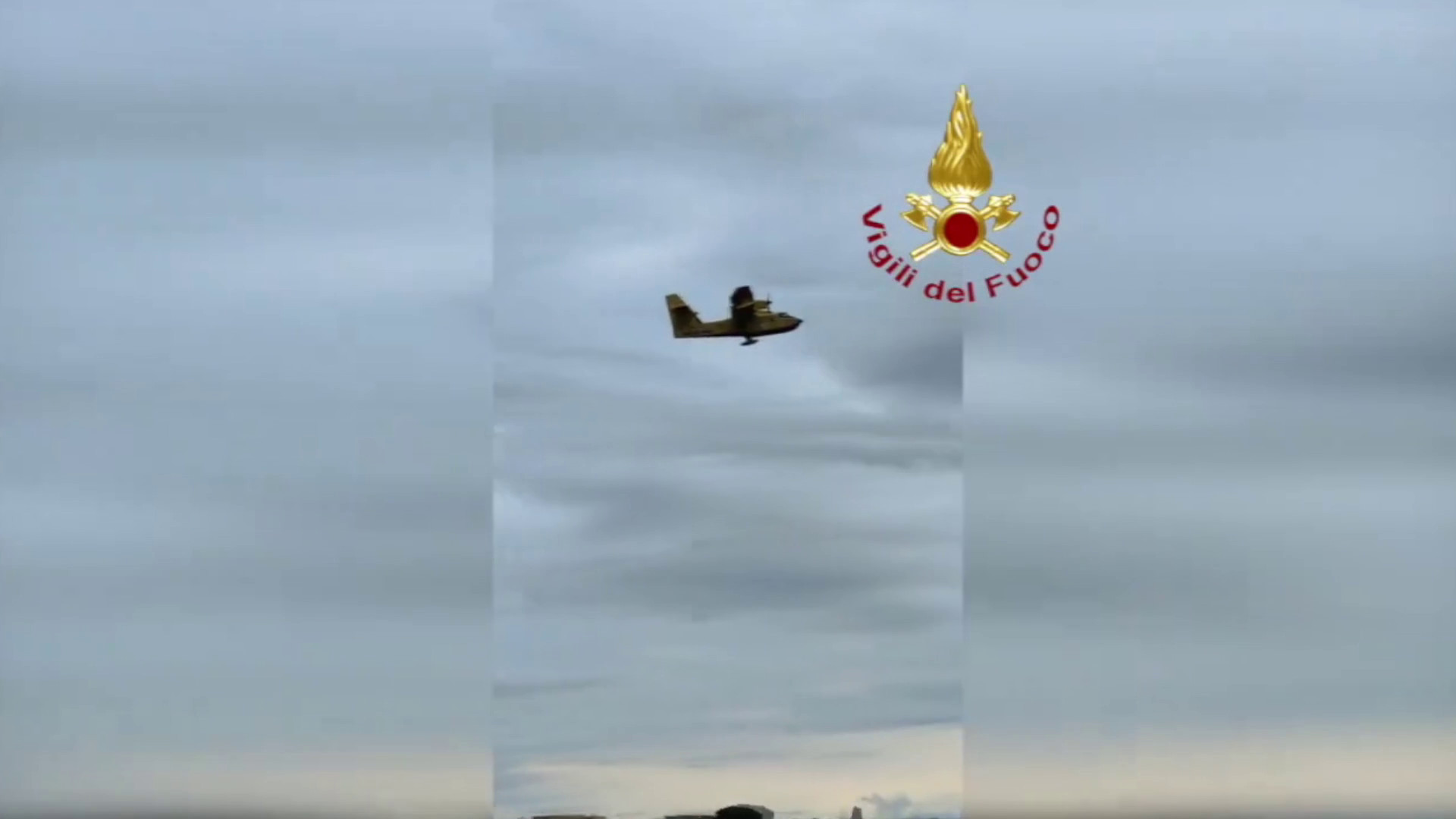 Incendi in Portogallo, partono due canadair dall'Italia