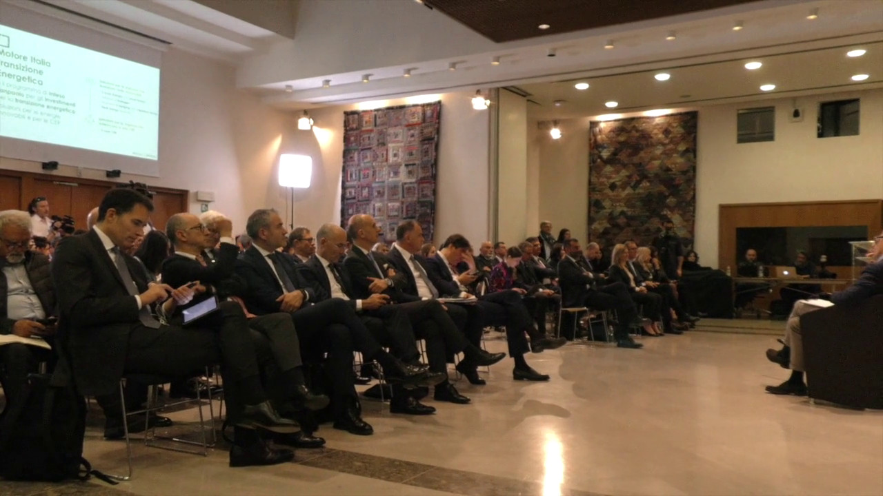 Da Intesa Sanpaolo 76 mld per la transizione energetica delle imprese