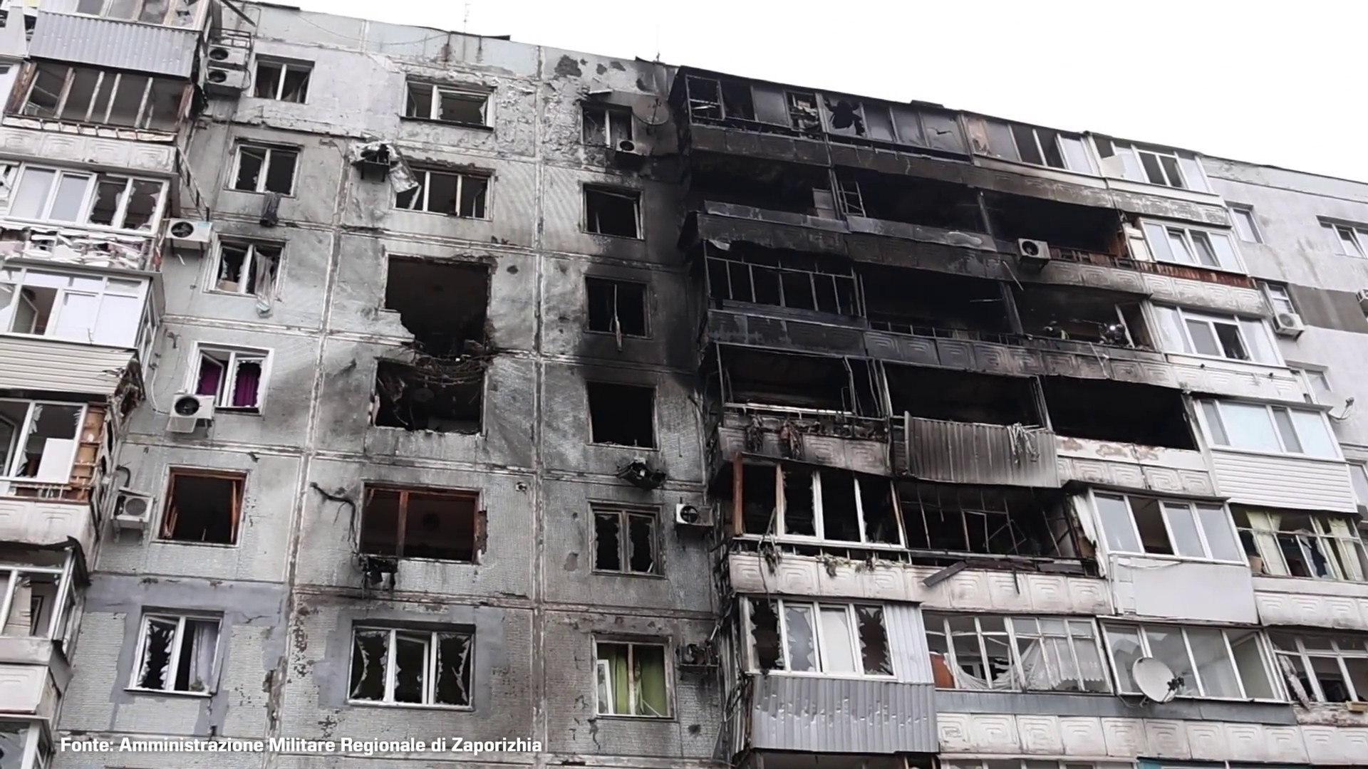 Attacco russo su un edificio residenziale ucraino, 4 feriti