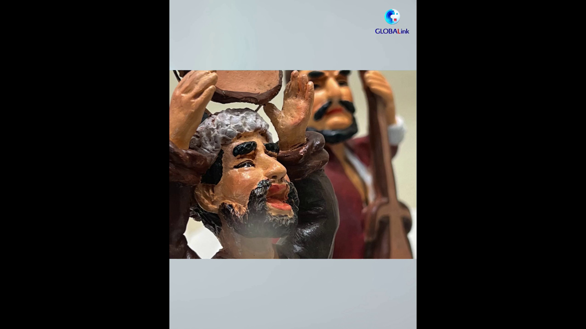 Cina: scultore racconta vita dei gruppi etnici nello Xinjiang