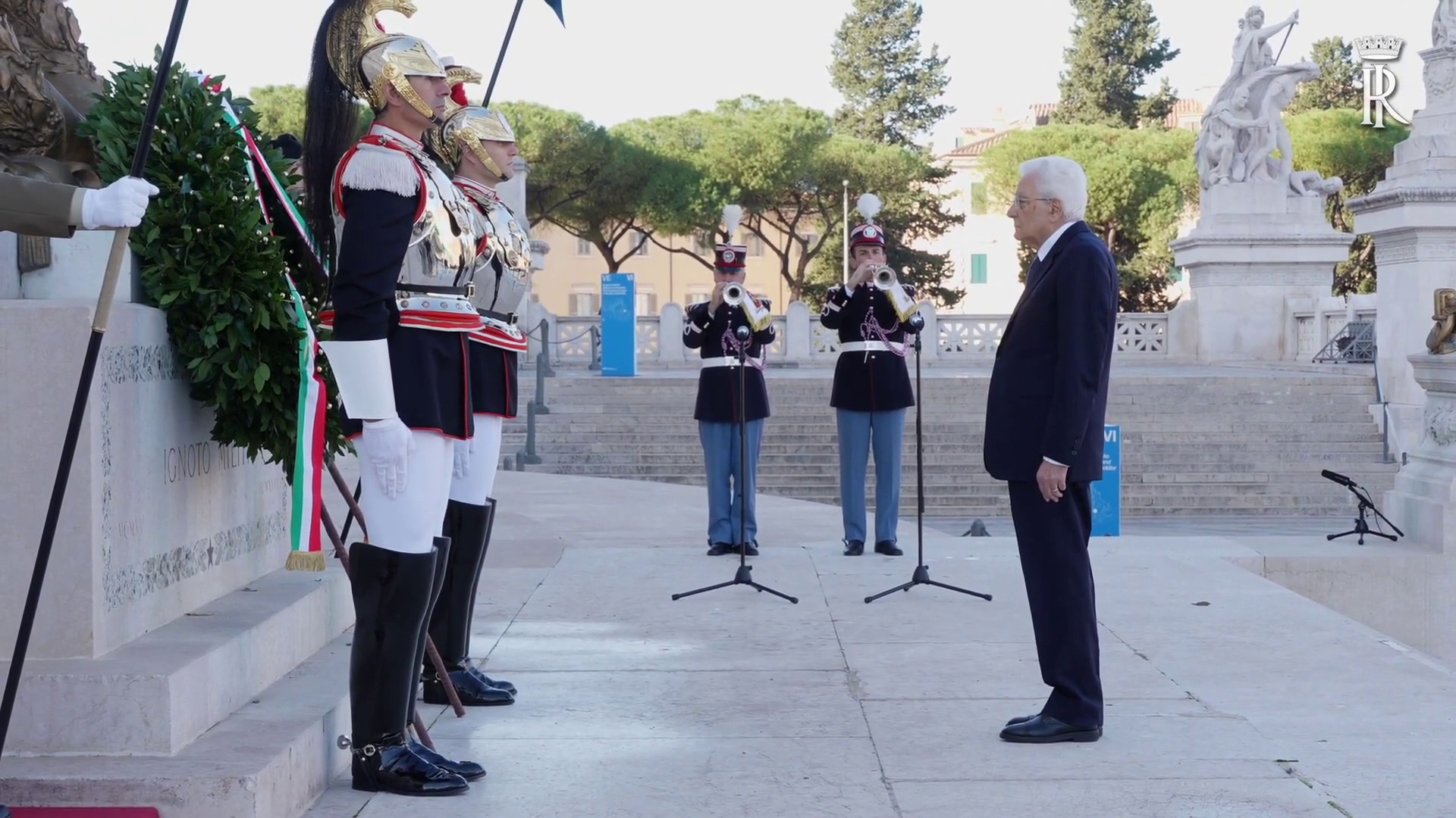 Festa Forze Armate, Mattarella rende omaggio al Milite Ignoto