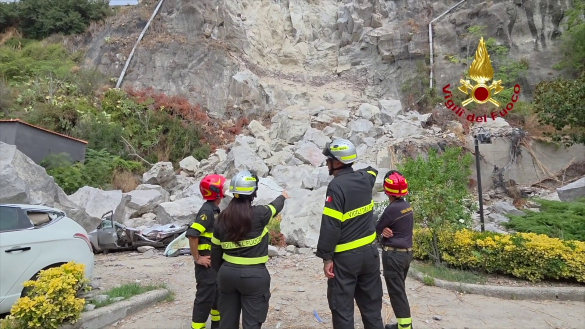 Campi Flegrei, a un mese dalla scossa continuano verifiche dei Vigili del fuo