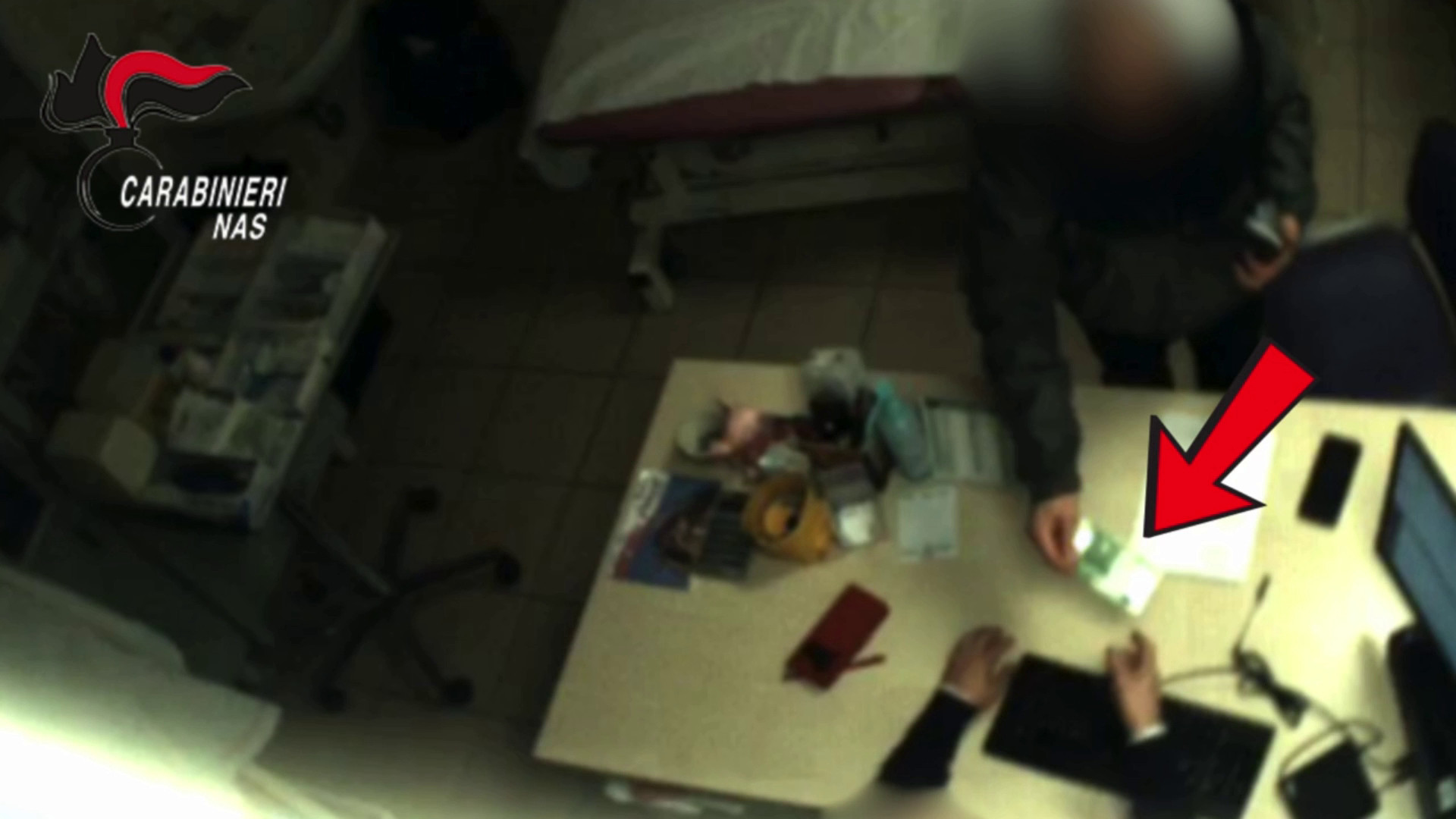 Visite private in nero all'ospedale di Parma, arrestato un primario