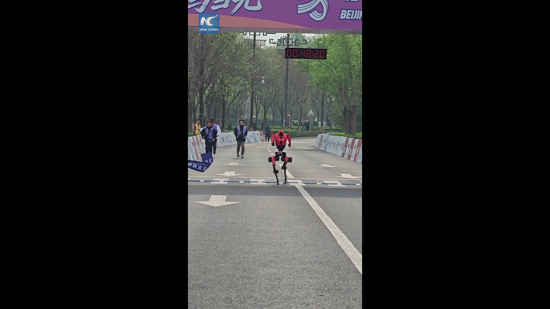 Cina, primo robot al traguardo della mezza maratona umanoide