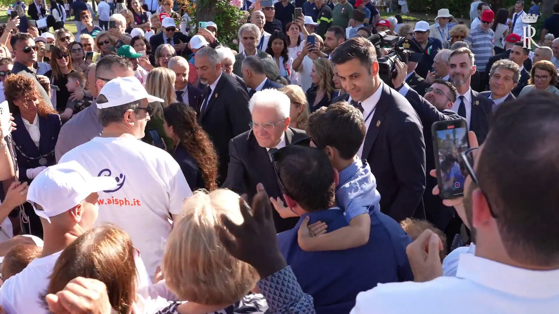 2 Giugno, Mattarella accoglie ai Giardini del Quirinale i più fragili