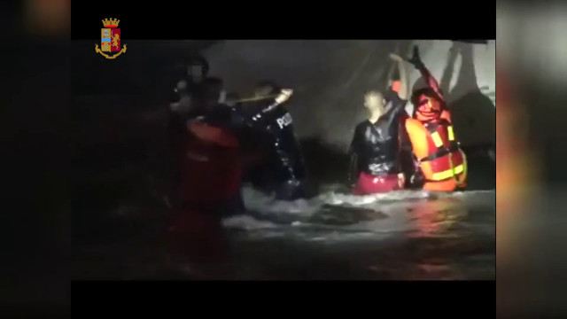 88 migranti salvati nel Crotonese, le immagini