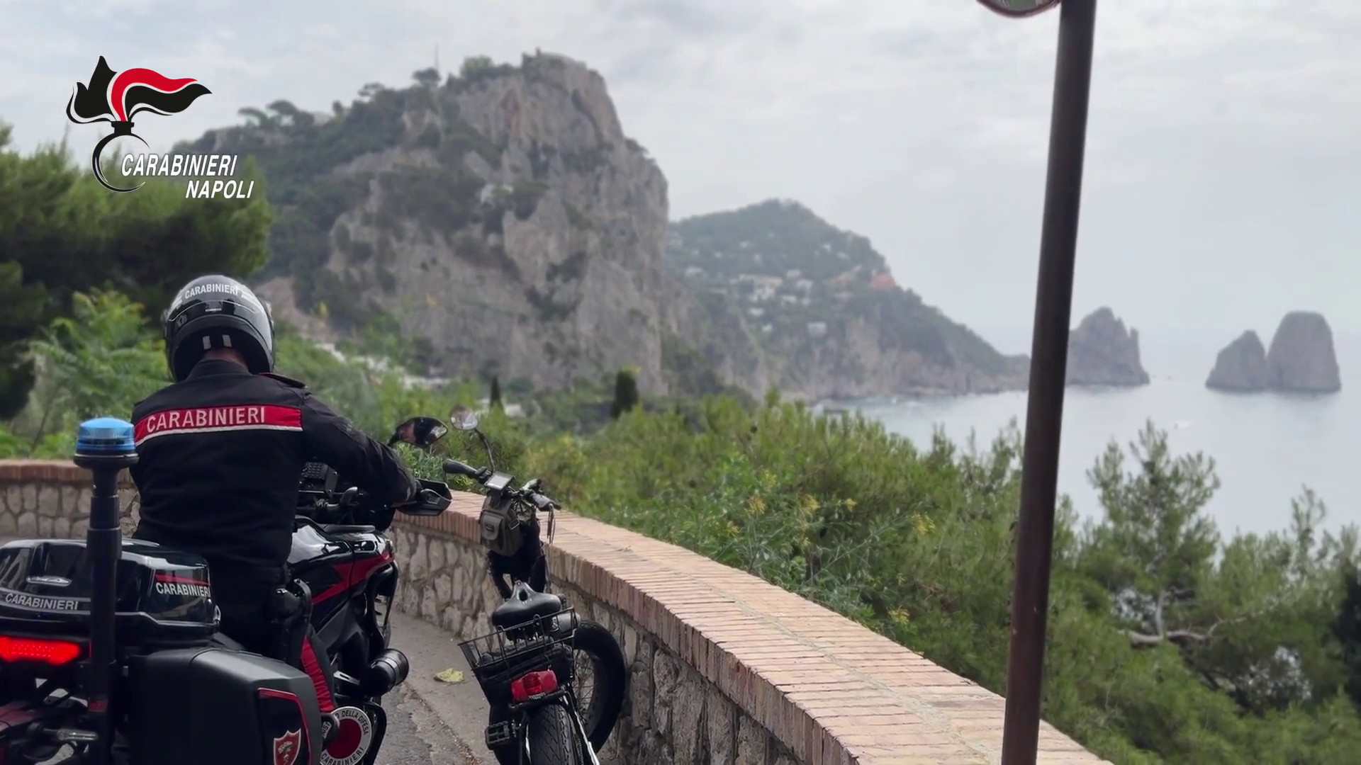 A Capri controlli dei carabinieri con pattuglie, motovedette e bici