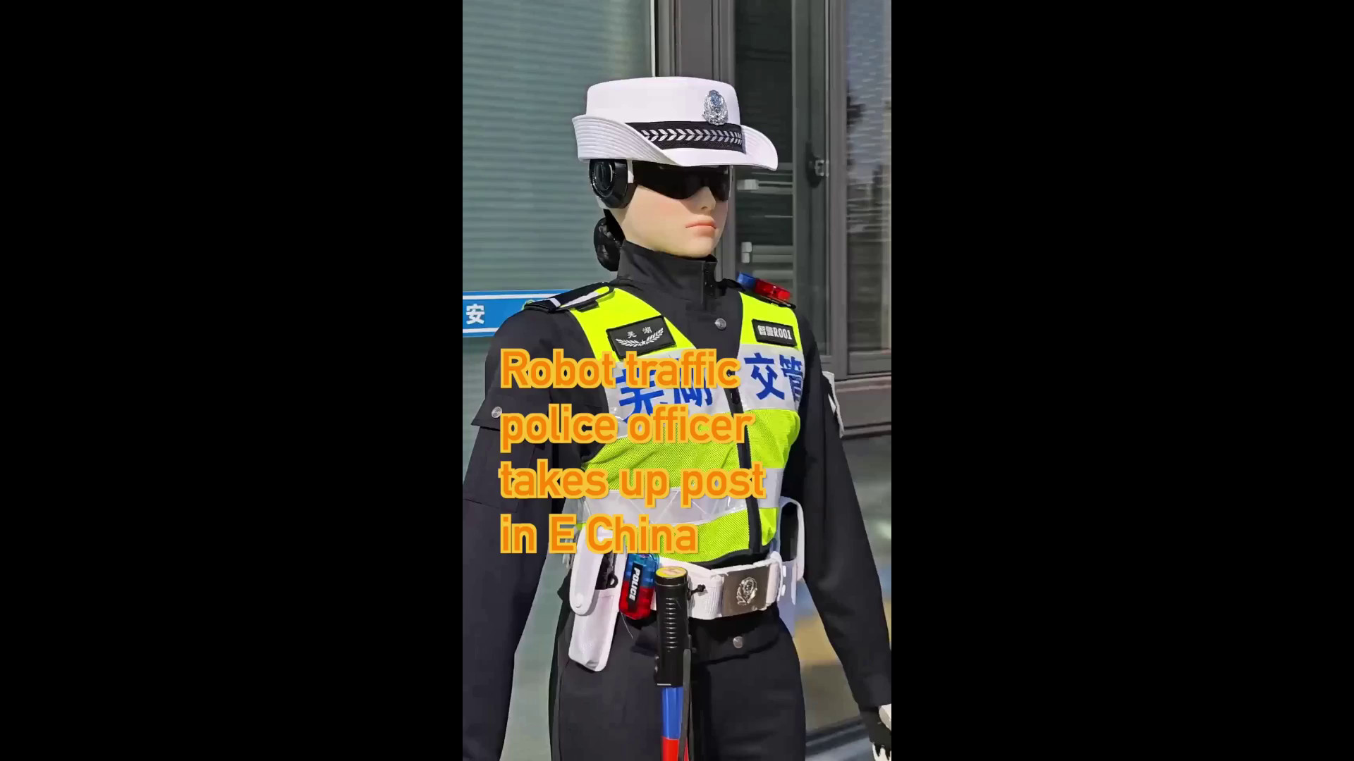 Agente-robot della polizia stradale entra in servizio nella Cina orientale